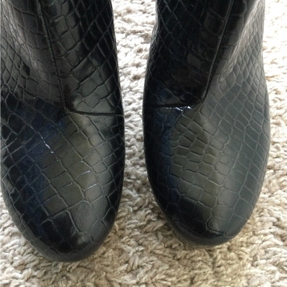 Glossed Faux Crocodile Platform Ankle Boots - Picture 8 of 16